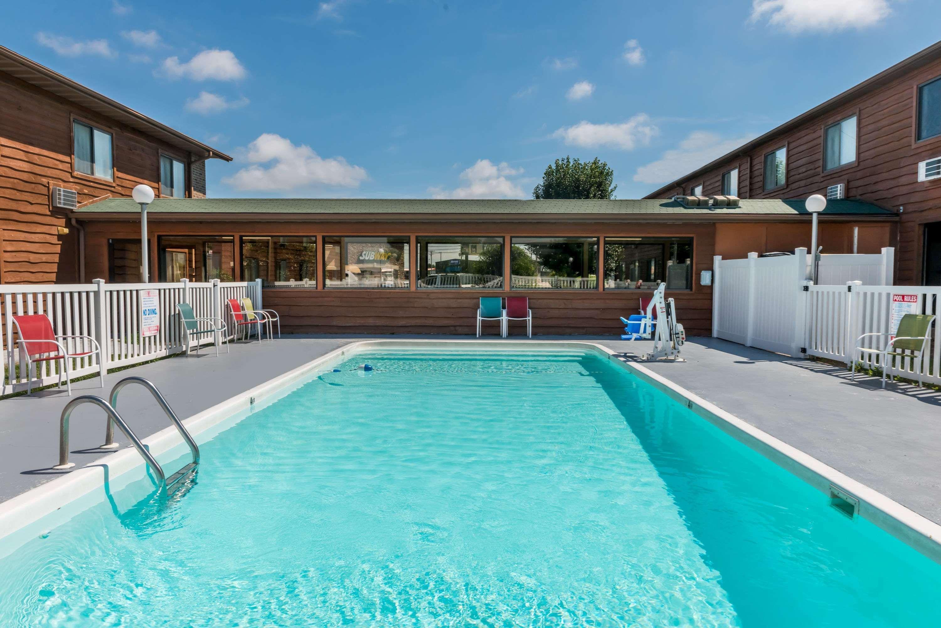 Super 8 By Wyndham Lebanon Hotel Екстериор снимка