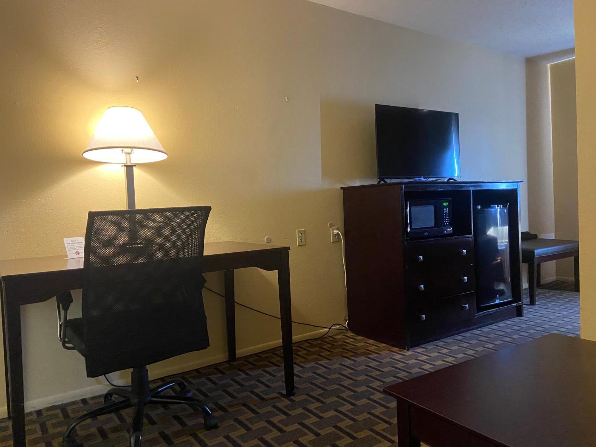 Super 8 By Wyndham Lebanon Hotel Екстериор снимка